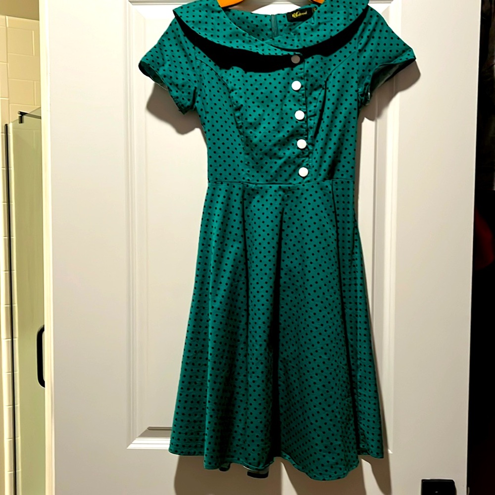 Weltrend green polka dot dress 👗